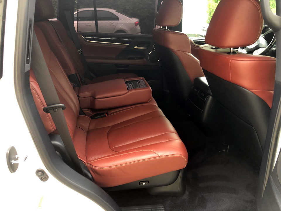 Аренда с водителем Lexus LX450d с ораньжевым салоном