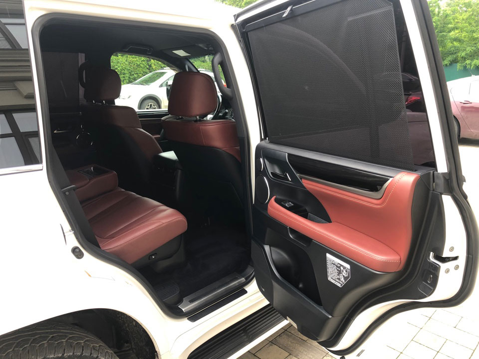 Аренда с водителем Lexus LX450d задний ряд сидений