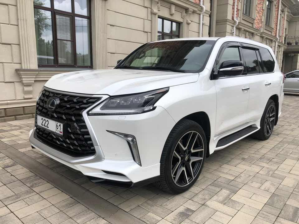 Аренда с водителем белого Lexus LX450d